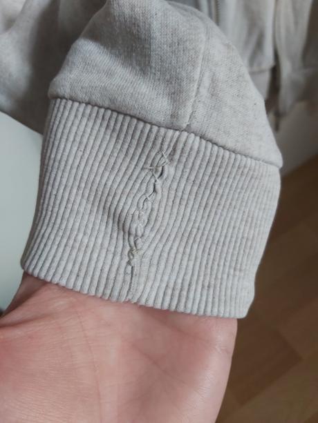 Biela mikina., atmosphere,40