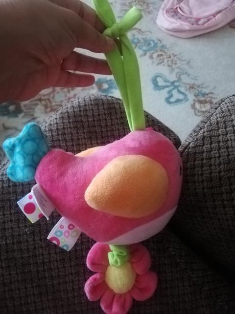 Naťahujúci hrací vtáčik,