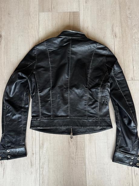 Čierna kožená bunda veľkosti s, s