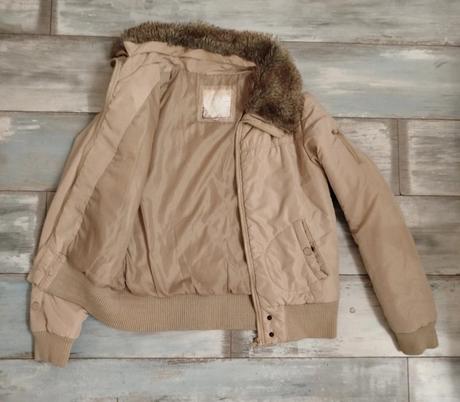 Béžová zateplená bomber bunda s kožušinkovým golie, xl