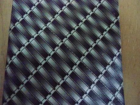 Sivá chlapcenská kravata, 