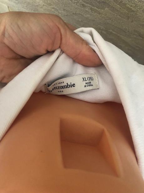 Abercrombie &fitch 16 r. sedí na s, abercrombie&fitch,s