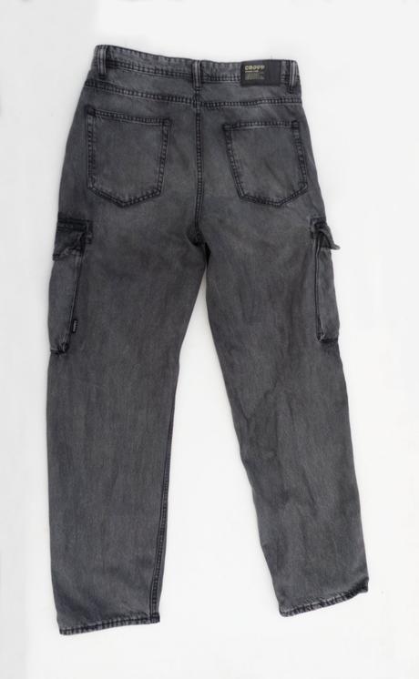 Šedo čierne pohodlné rifle, s