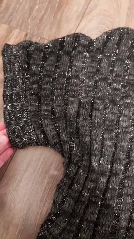 Trblietavy rolakovy top, 