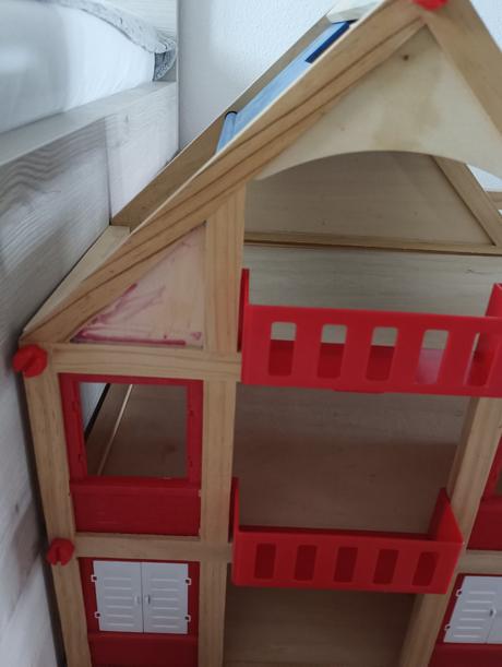 Drevený domček s príslušenstvom, 