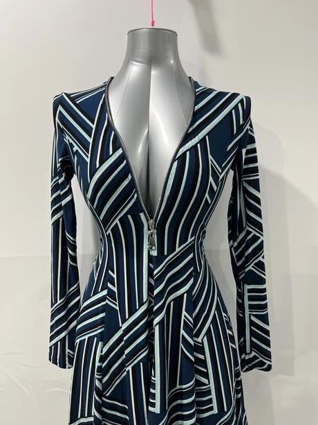 Saty s vystrihom na zips, xs