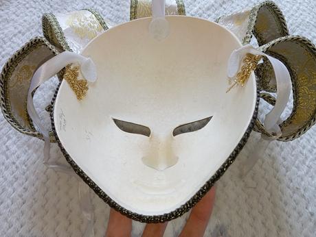 Benátska maska so zvončekmi, 