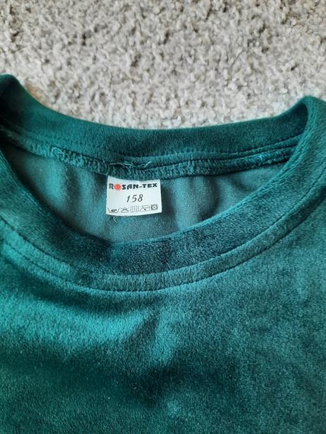 Zamatové šaty, 158