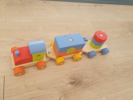 Drevený vláčik so skadačkou,