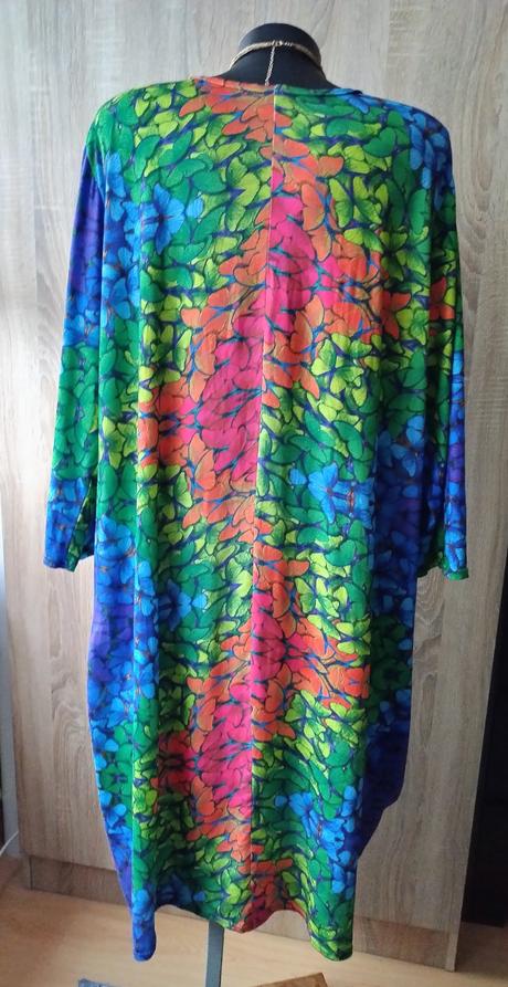 Pestrofarebné šaty, 50