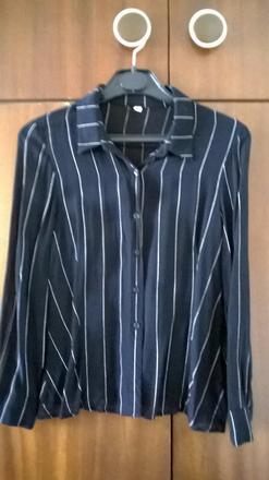 Jemne priesvitna cierna bluzka, s