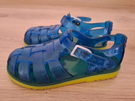 Topánočky do vody, 28