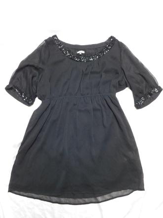 Velmi pekne šaty, 38