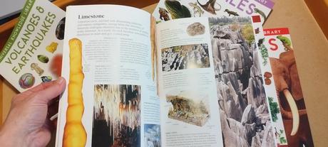 Universal knowledge library - animals and nature,