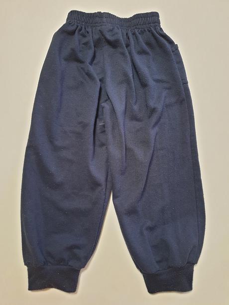 2 tepláky a pančuchy, 86–98