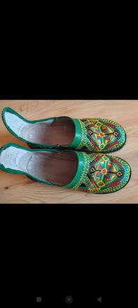 Vyšívané topánočky, 39