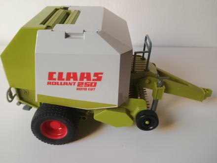 Balíkovač claas,