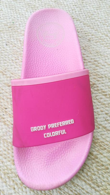 Šľapky k bazénu, 36