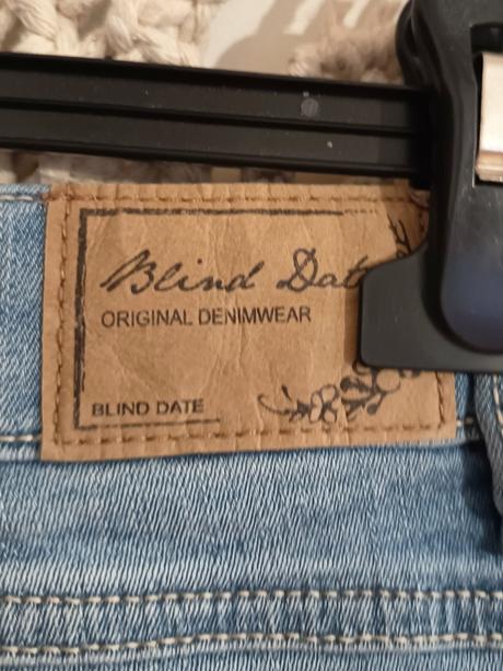 Džínsy s vysokým pásom blind date, s