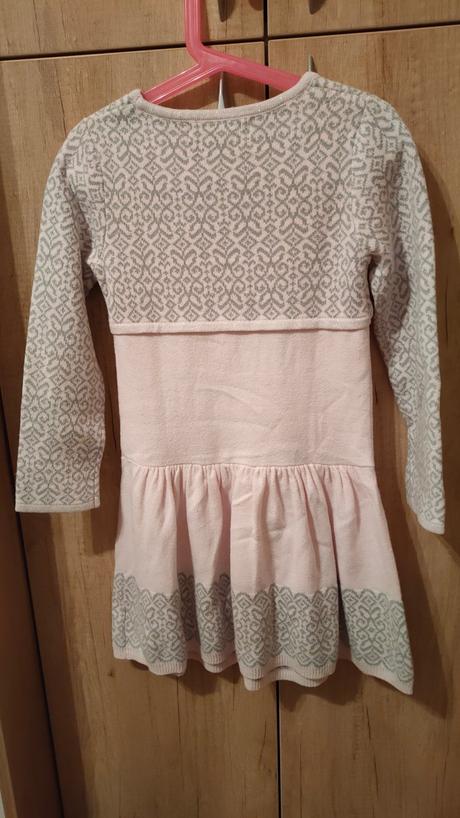 Nádherné pletené šaty, 110