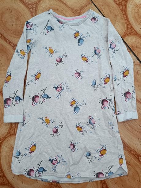 Šaty s vtáčikami, l.o.g.g.,134