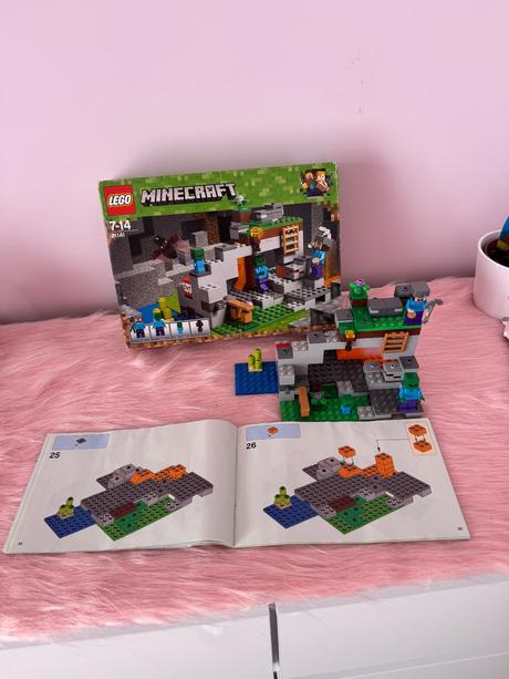 Lego minecraft 21141 jaskyňa so zombie, 