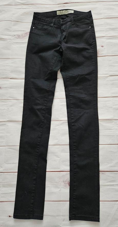 Pekné čierne rifle, denim co,34