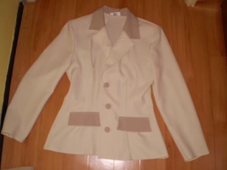 Kostým pieskovej farby, m