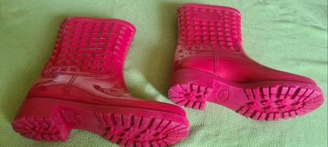 Červené gumáky, 38