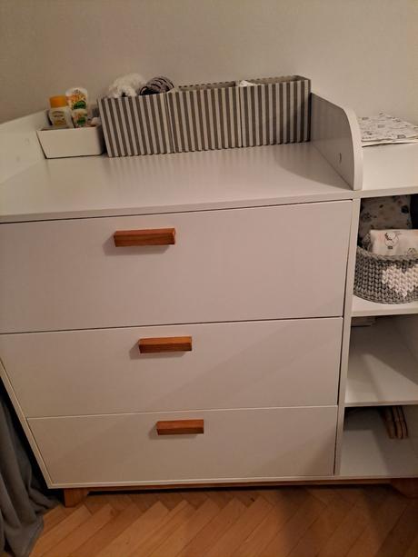 Komoda s prebaľovacím pultom, 