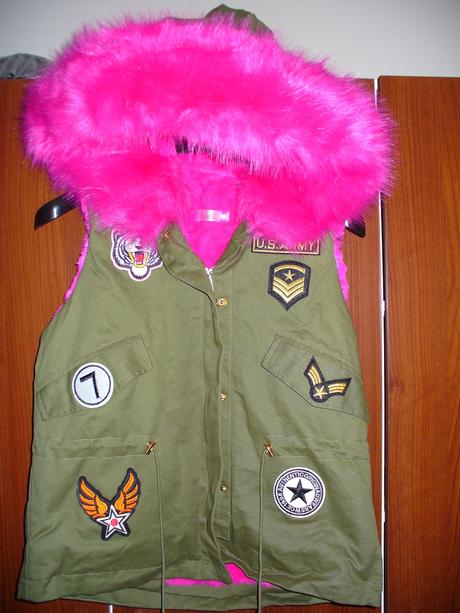 Vesta s kozusinou, s