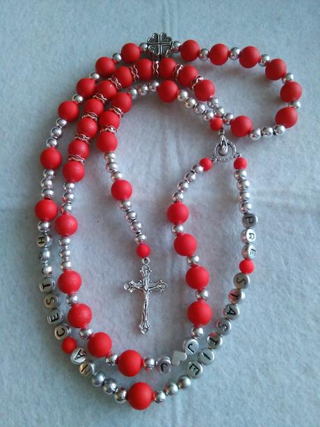 Ruženec s menom a dátumom,