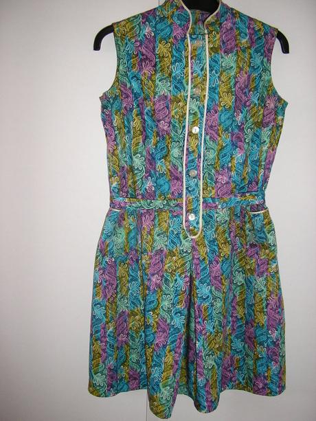 810. vzorované šaty, 164