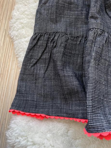 Cierno biele saty s vysivanymi kvetinkami, 110