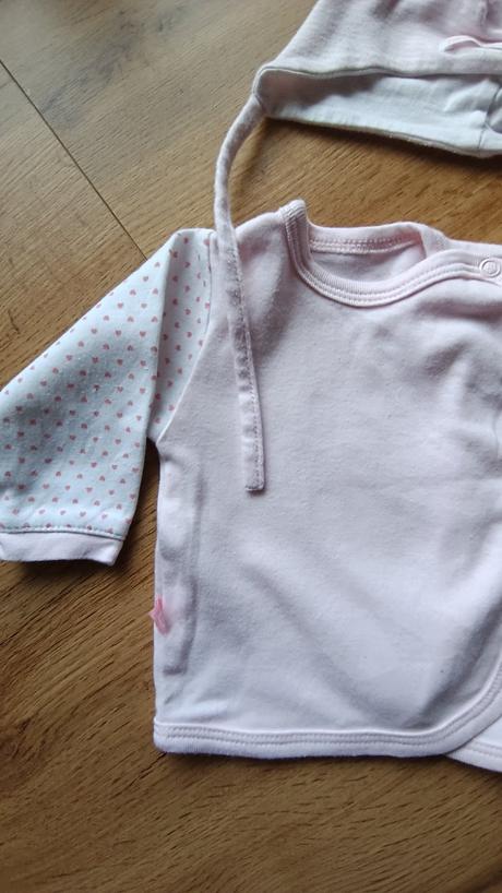 Košieľka s čiapkou, 62