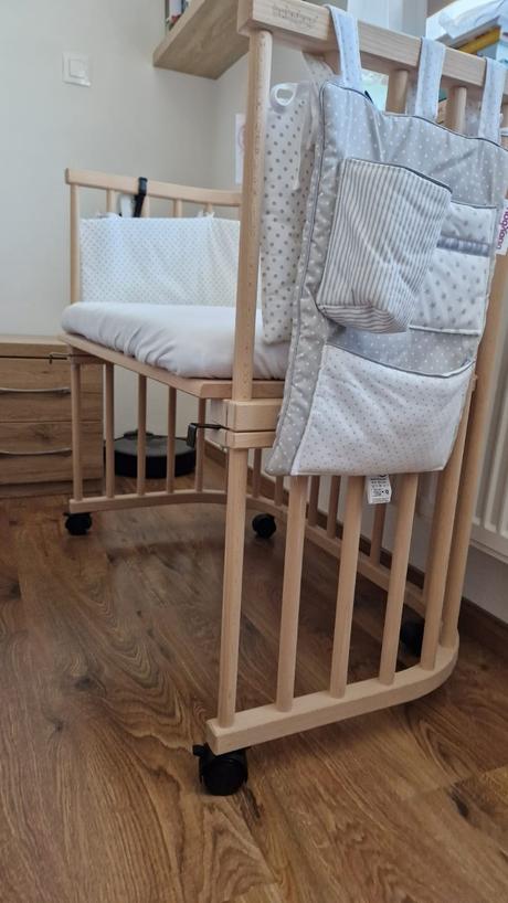 Detska drevena postieľka babybay s vybavením,
