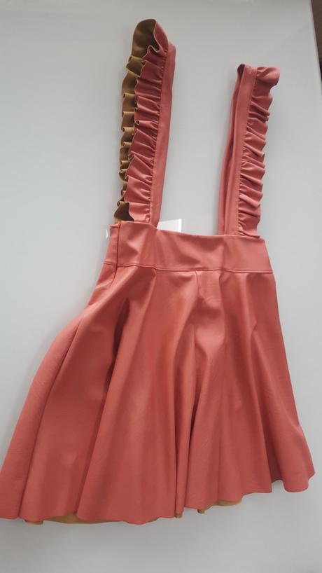 Koženková sukňa na traky, m