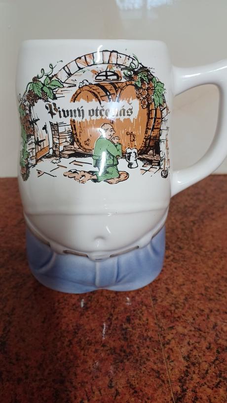 Porcelánový džbán pre milovníkov pív, 
