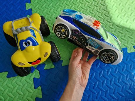 26de_hracie auto + chicco auto, 