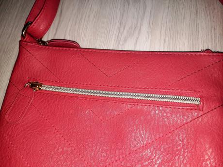 Červená crossbody kabelka, avon