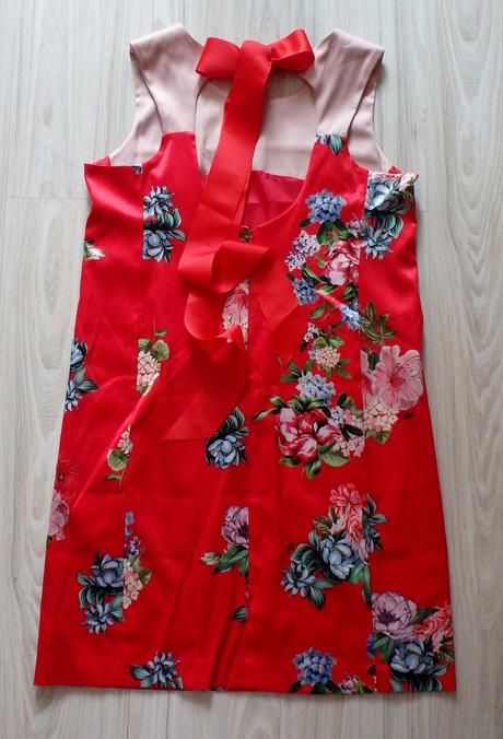 Zaujímavé červené minišaty, v.m/l, l