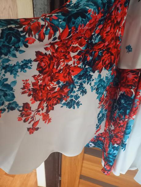 Extravagantné elegantné prekrasne saty, xl