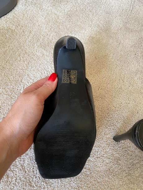 Topánky na opatku, 36