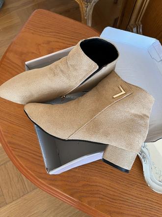 Kotnikove topanky, 39