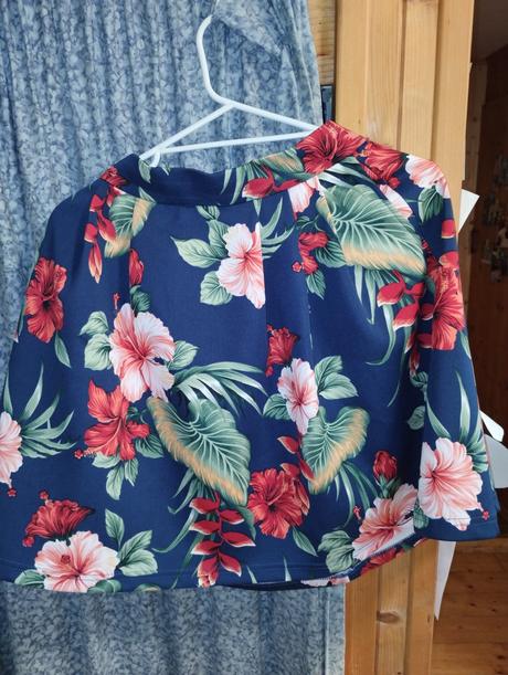 Krásna sukňa s blúzkou, 38