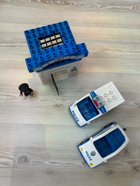 Lego duplo policajna stanica,