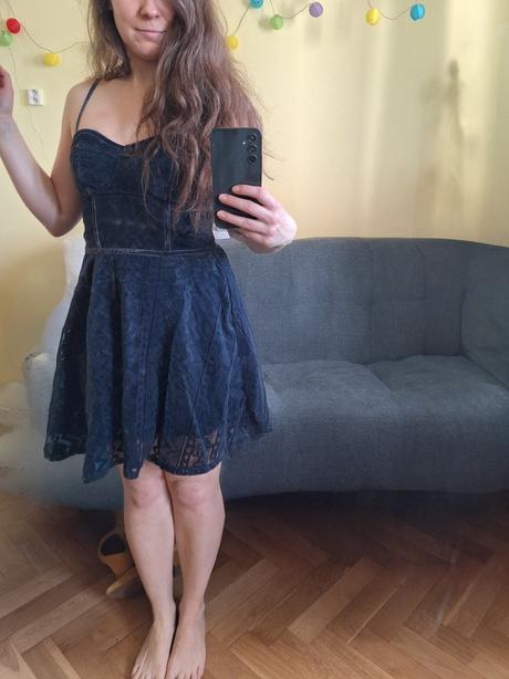 Zamatove korzetove saty, hollister,m