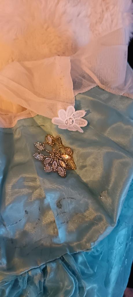 Šaty frozen s vlečkou,