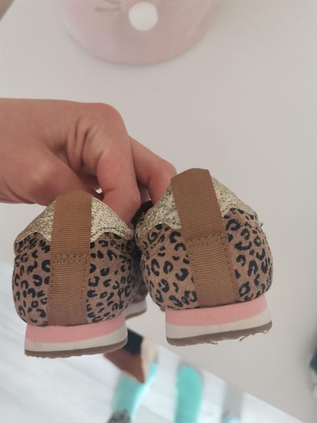 Raz obuté botasky, next,24