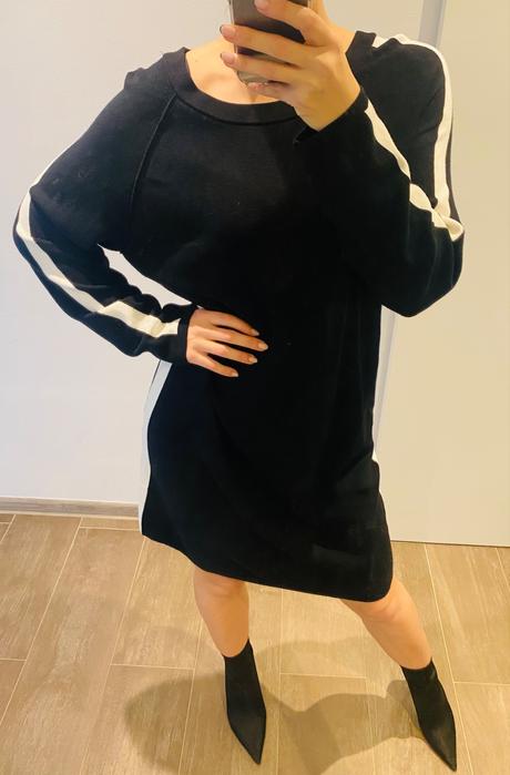 Čierno-biele šaty, 42